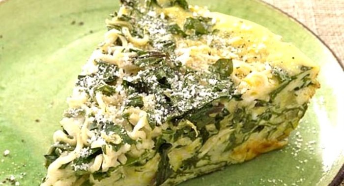 Омлет с чесноком и зеленью