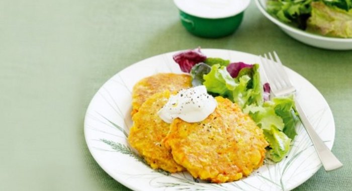 Острые оладьи с кукурузой и морковью