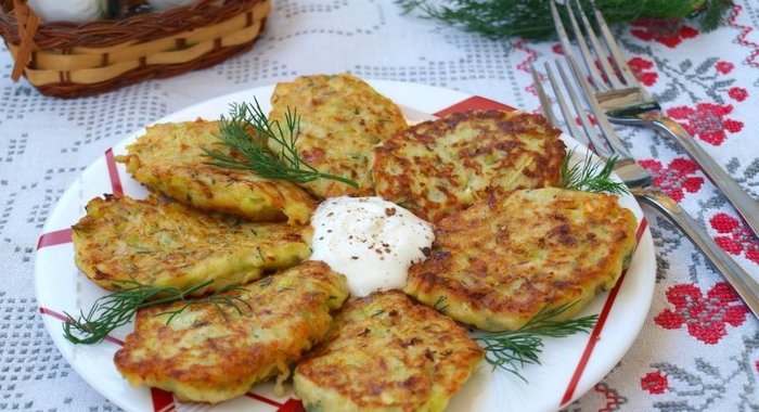 Кабачковые оладьи с творогом