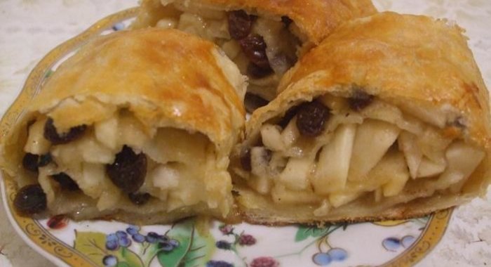 Яблочный слоеный пирог