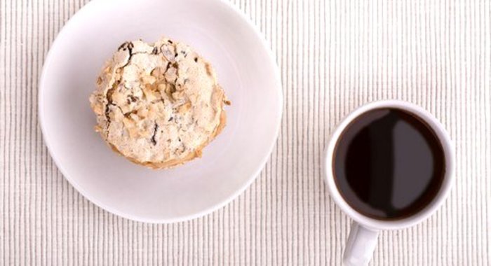 Новогодние меренги с медово-йогуртовым кремом и каштанами