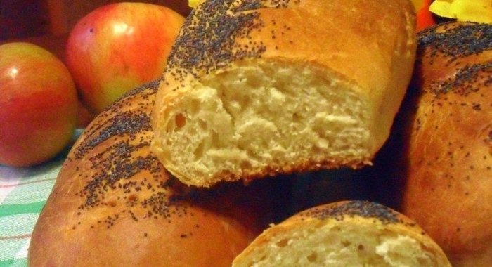 Сдобный батон с маком