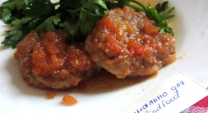 Рыбные котлетки в томатной подливке