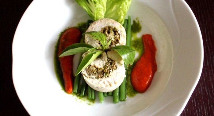 Куриные рулеты с фисташковой начинкой