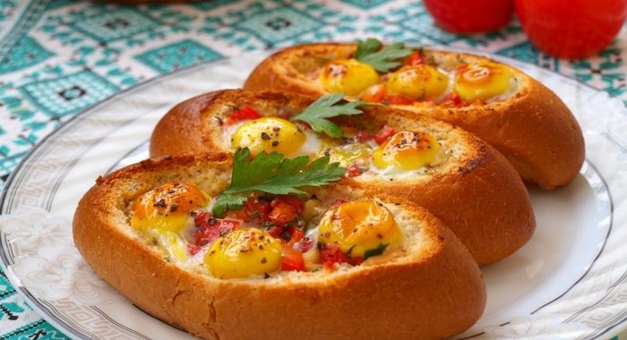 Булочки запечённые с перепелиными яйцами