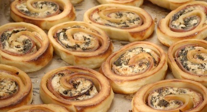 Картофельный рулет со шпинатом