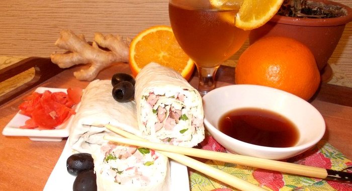 Рулет из лаваша с начинкой из сосисок крабового мяса и сыра Дружба