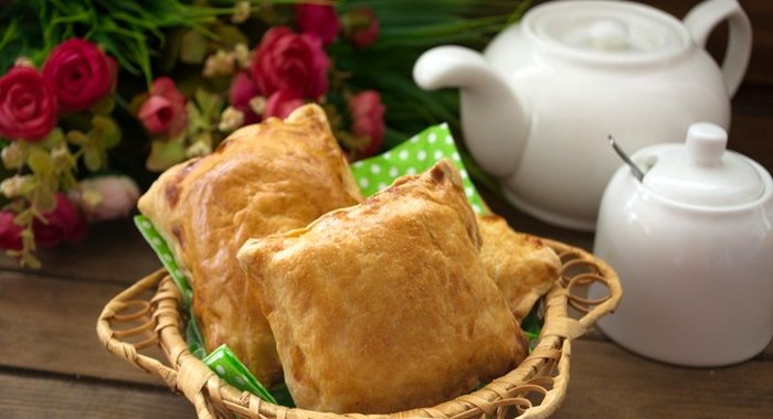 Слоеные пирожки с грибами