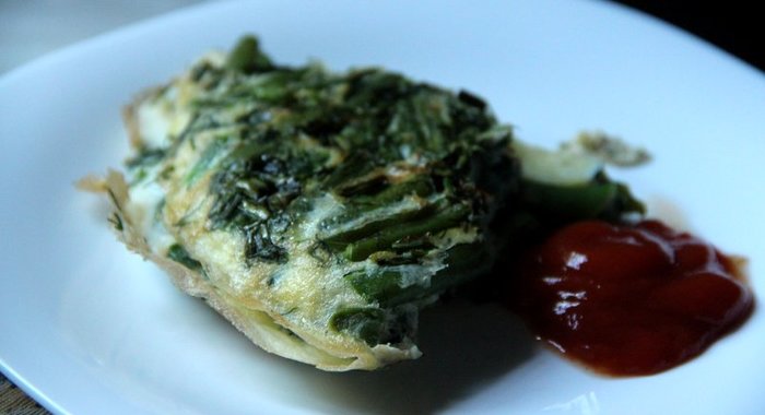 Омлет со стручковой фасолью и луком