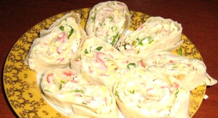 Рулет из лаваша с крабовыми палочками