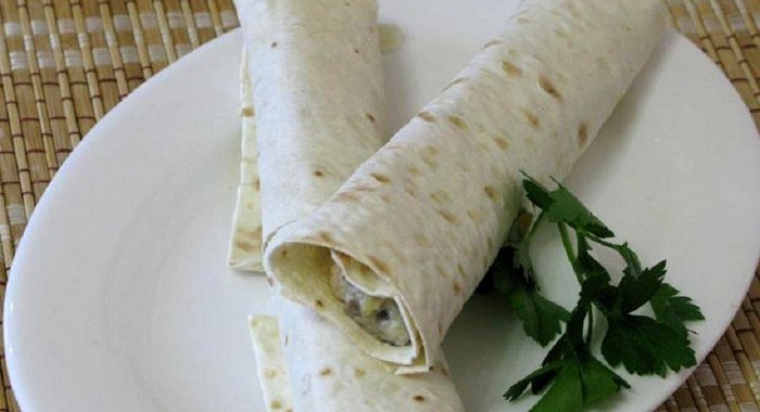Рулет из лаваша с курицей