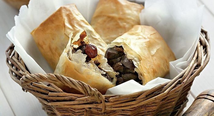 Пирожки пастилла с бараньими почками и зирой