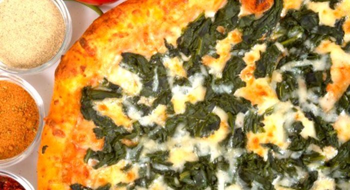 Галеты с сыром фета, шпинатом и кедровыми орешками