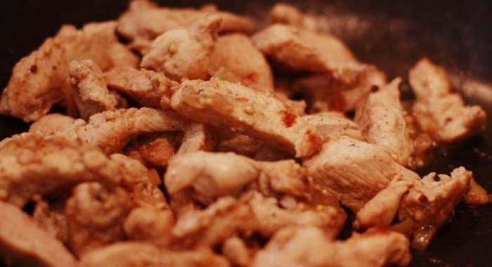 Куриное филе в маринаде из зерненой горчицы