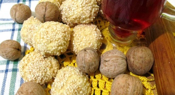 Печенье с орехами и кунжутом