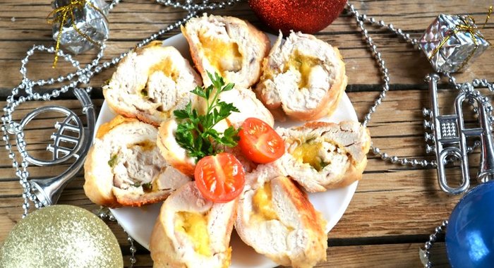 Новогодний рулет из курицы
