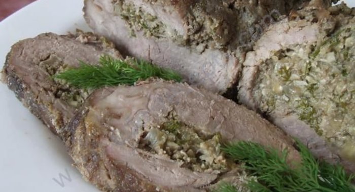 Фаршированный мясной рулет с шампиньонами