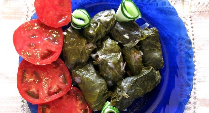 Долма из свежих листьев винограда