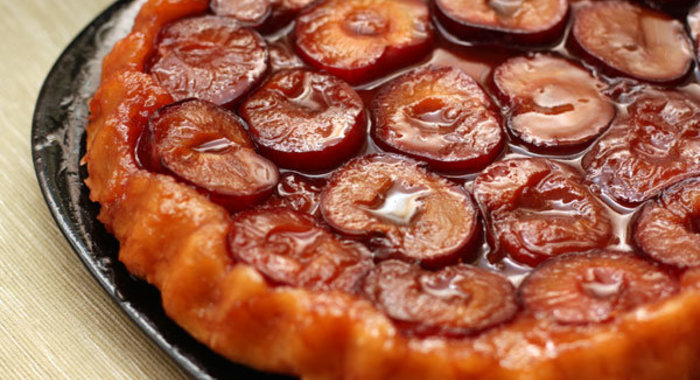 Тарт татен со сливами