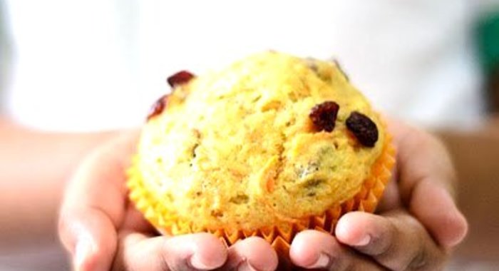 Веганские маффины с морковкой и клюквой