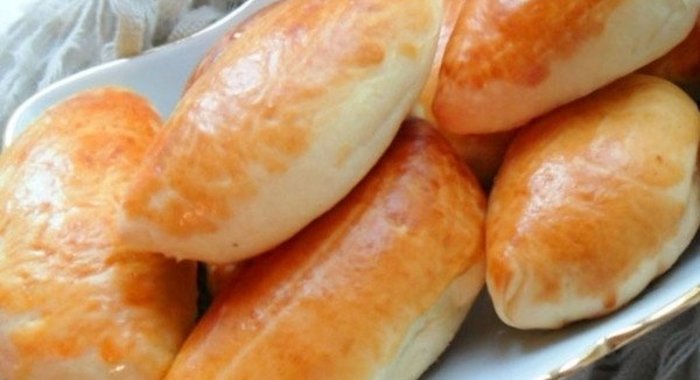 Салат с куриным филе, рисом и ананасами