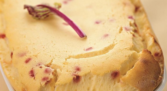 Творожная запеканка со свекольной ботвой