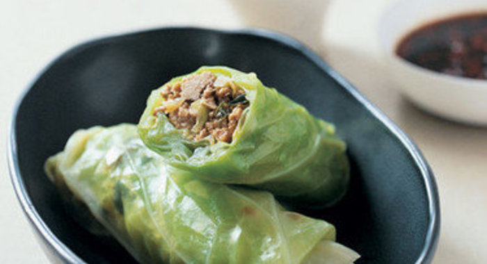 Китайские рулетики из савойской капусты с пряной свининой