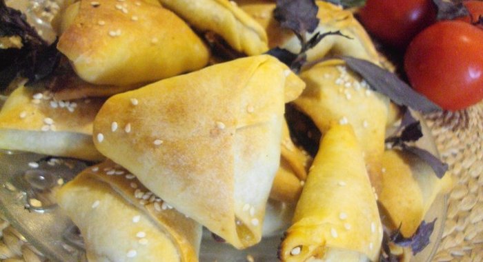 Крэатопитакья - греческие пирожки с мясом