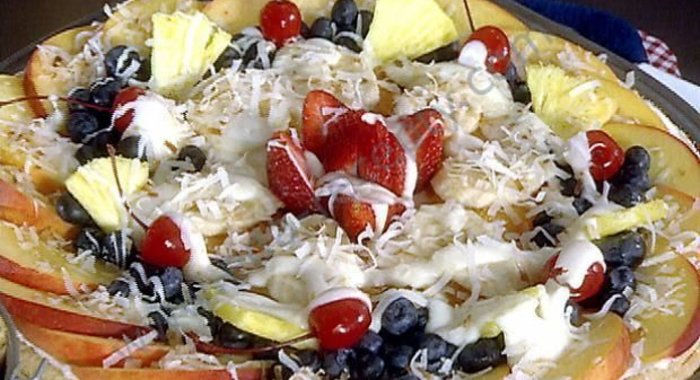 Фруктовая сладкая пицца с фруктами