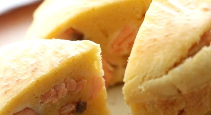 Пирог с форелью и твердым сыром