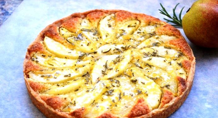 Грушевый пирог с розмарином