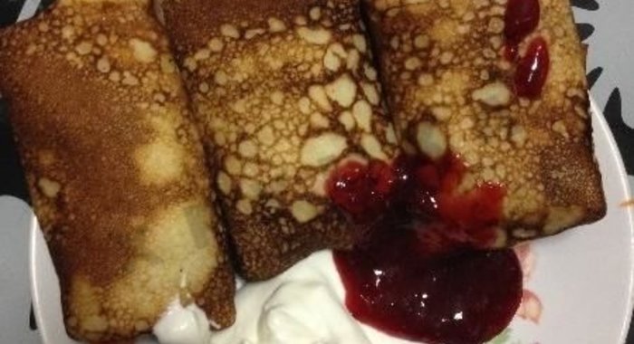 Блинчики с бананами черносливом и орехами