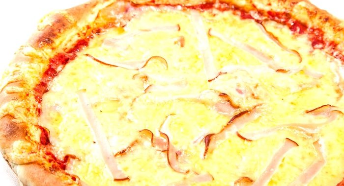 Пицца с сыром и беконом