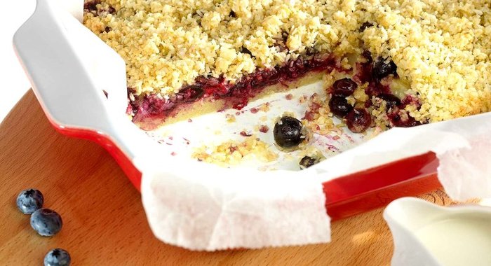 Пирог с голубикой и кокосовым штрейзелем