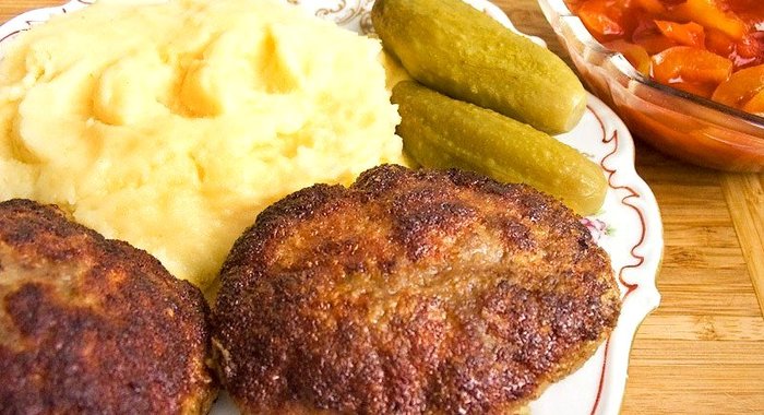 Котлеты из домашнего фарша в сухарях