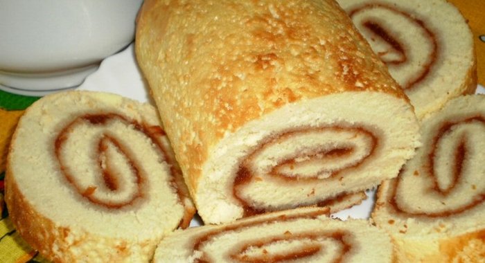 Рулет с яблочным джемом