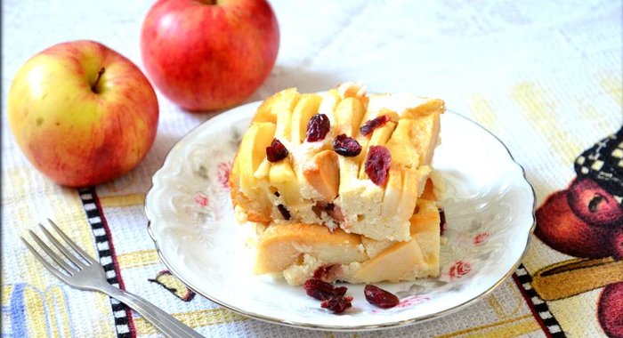 Творожно-яблочная запеканка с клюквой