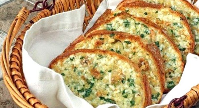 Запеченный хлеб с чесноком