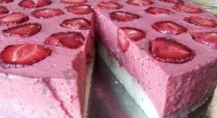 Торт Клубнично-творожно-йогуртовый