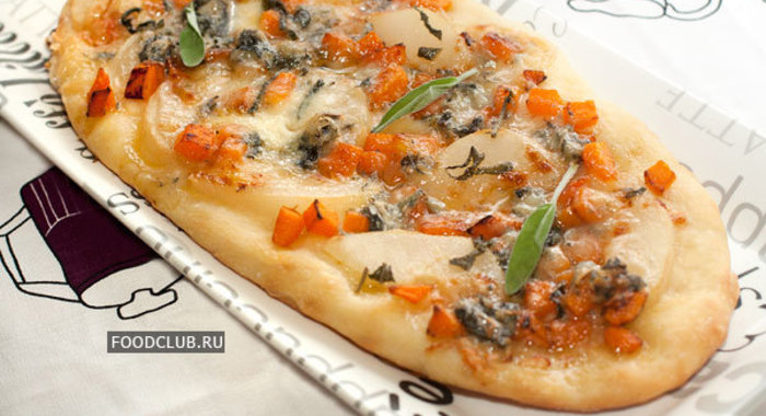 Пицца с тыквой, грушей и горгонзолой