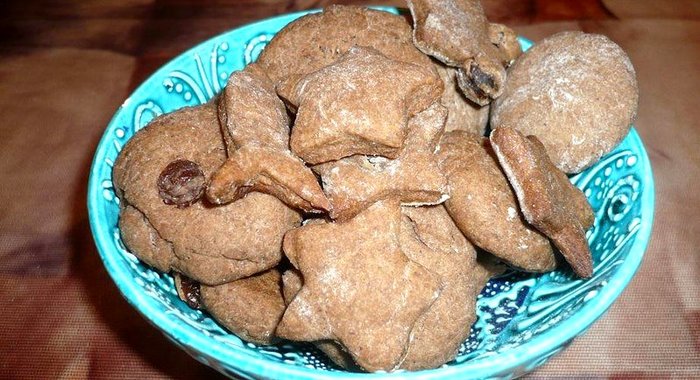 Шоколадное печенье с изюмом на рассоле