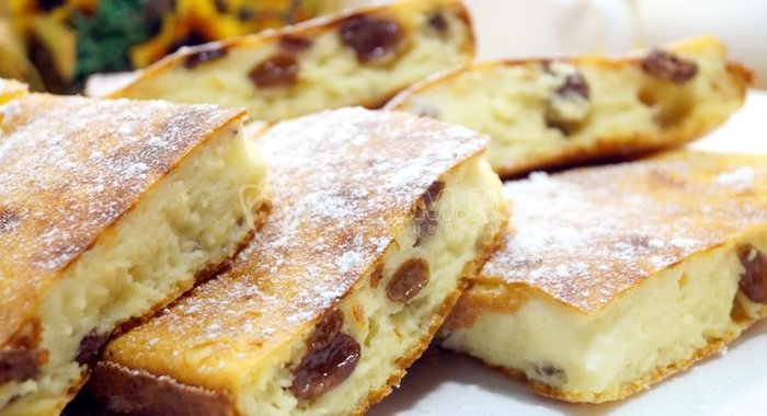 Творожная запеканка с изюмом