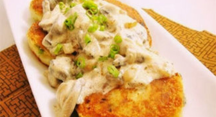 Картофельные котлетки с соусом