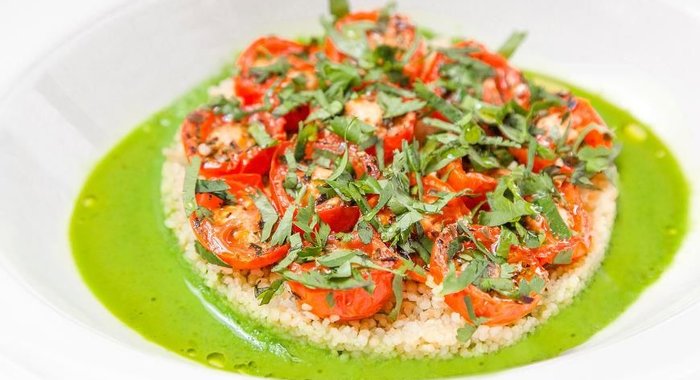 Теплый кускус с кремом из зеленой фасоли