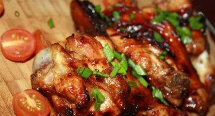 Крылья индейки в пряном маринаде на мангале