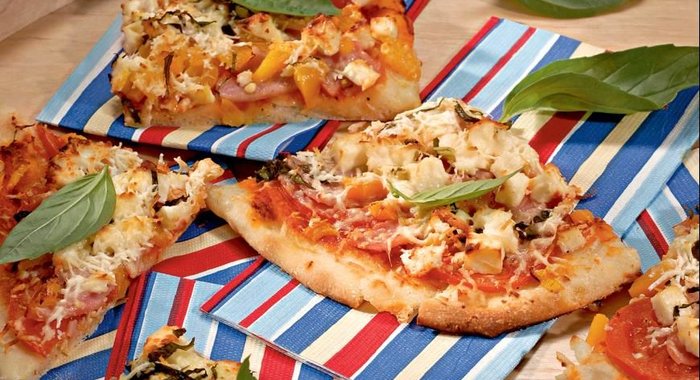 Пицца с сыром и ветчиной