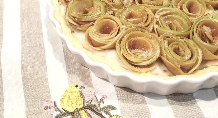 Пирог с яблочными розами