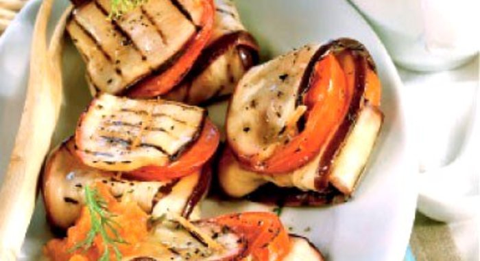 Конвертики из баклажанов с помидорами и хреном