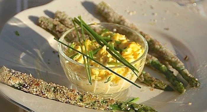 Омлет со спаржей в панировке