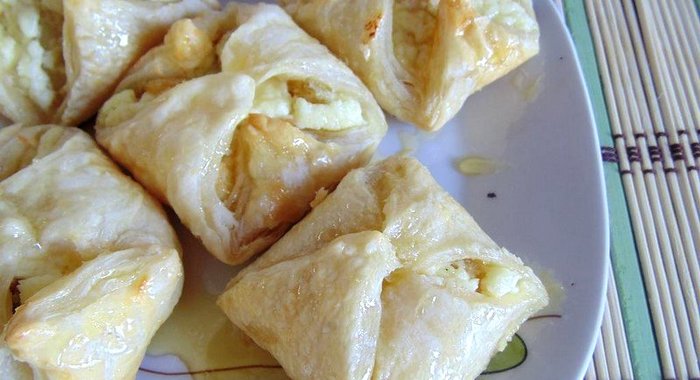 Медовые слойки с творогом